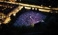 Open Air-filmvisninger i Botanisk Have samlede hver aften et stort publikum. Især til 'Druk' skulle man komme tidligt for at finde plads.