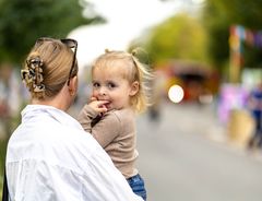 Aarhus Festuge har siden 1965 udmærket sig ved at være et stort mødested på tværs af generationer. Til sit 60 års jubilæum udforsker Festugen tiden, vi deler sammen.