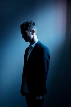 Den danske komponist Niels Rønsholdt har sammen med Louise Beck skabt 'Den Stærkes Ret – Den Svages Pligt.