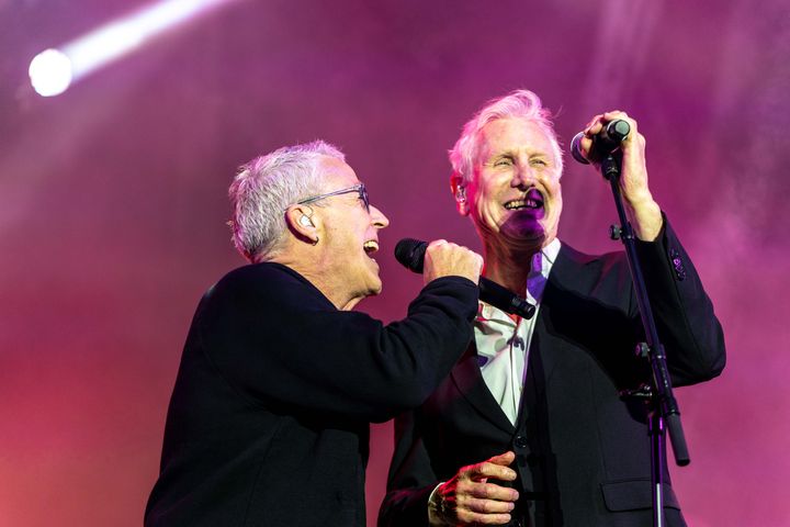 Foto af Thomas Helmig og Steffen Brandt til Festugens jubilæumskoncert 'Aarhus Forbindelser – Lyden af Festugen gennem 60 år'.