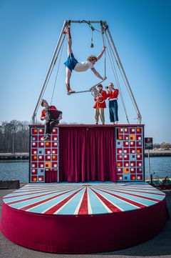 DYNAMO & Cirkus GrandDanois præsenterer forestillingen GRAND DANOIS