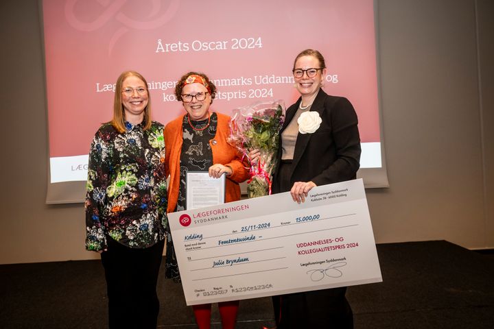 Sabine Snitgaard Nielsen, Julie Bryndum og formanden for Lægeforeningen Syddanmark, Josephine Duevang Rathenborg. Fotograf: Palle Peter Skov