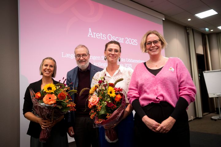 Vinderne af Årets Oscar 2025: Marie Bek Lund, Laurits Laursen Bjerre (indstiller) og Helene Meister, Psykiatrisk Afdeling Vejle, samt formand for Lægeforeningen Syddanmark, Josephine Duevang Rathenborg.