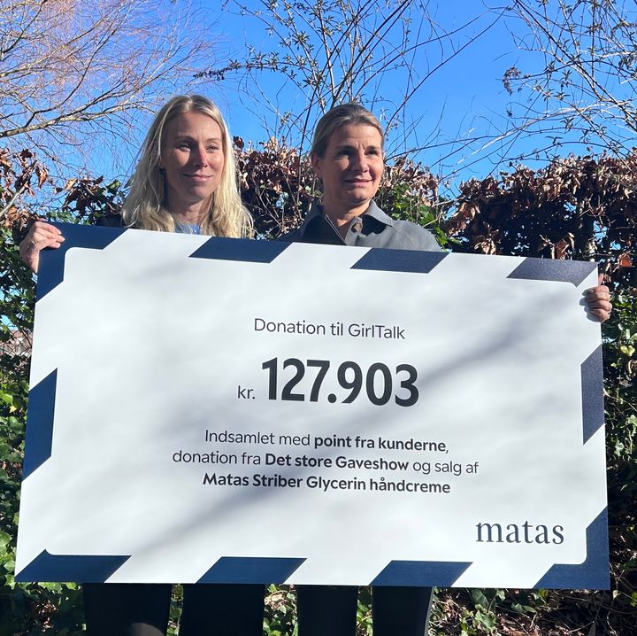 Anna Bjerre (t.v.) direktør for GirlTalk med Matas' danske landedirektør Lise Ryevad