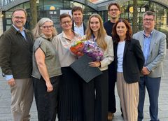 Fra venstre: Mads Bøttcher-Hansen, Vibeke Ankersborg (Chefkonsulent, specialer ved CBS), Rikke Wolff, Jens Bøttcher-Hansen, Juliane Helen Daniel, Andreas Von der Heide, Anna Thomasson (Uddannelsesdekan ved CBS) samt Mogens Bjerre