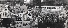 8. marts demonstration på Rådhuspladsen omkring 1970, med fri abort som et fremtrædende krav
