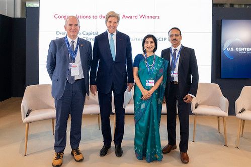 På COP28 lancerede Danmarks klimaambassadør Thomas Anker Christensen klimafinansieringstiltaget med blandt med andet USA’s særlige klimarepræsentant, John Kerry.