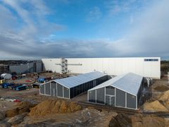 JORTON er ved at opføre Danmarks største plastsorterings- og genanvendelsesanlæg, der i slutningen af 2023 kunne påbegynde den spændende opgave at give nyt liv til danskernes plastikaffald. I løbet af 2024 vil anlægget være fuldt operationsdygtigt.