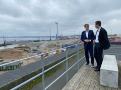 Brian Mikkelsen (tv), adm. direktør Dansk Erhverv og Rune D. Rasmussen, adm. direktør ADP A/S snakker om havneudvidelsen i Fredericia og det fremtidige potentiale.