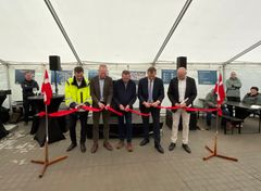 Snoreklip ved officiel indvielse af den nye containerterminal på Fredericia Havn. Rune D. Rasmussen (tv), Klaus Andersen (2. tv), Christian Bro (midten), Niels Flemming Hansen (2. th) og Christian Herskind (th).
