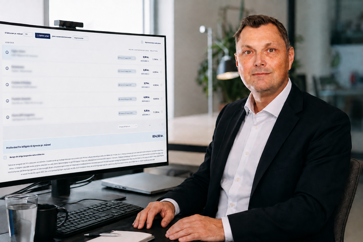 Henrik Kruse, CEO i Digisense, foran virksomhedens løbende opdaterede e-faktura-prisindeks, som viser betydelige prisforskelle mellem udbyderne.