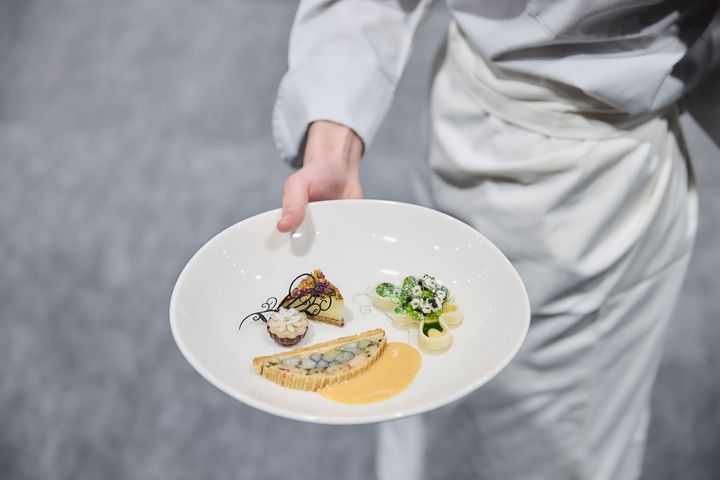 Bocuse d'Or Team Danmark - Foto at tallerken med første ret med dansk opdrættet sandart fra AquaPri samt blåmuslinger og østers fra Fiskerikajen