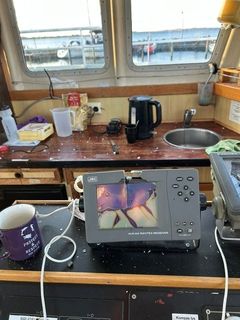 Navigationsudstyr på en af Musholm A/S’ arbejdsbåde er blevet ødelagt. Skærmen er knust og kan ikke anvendes efter hærværket. Foto: Musholm A/S