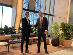 Tore Welding, OBOS-banken og Thomas Cordth, NBS ved underskrift af aftalen