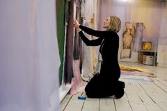 Nikoline Liv Andersen i Statens Værksteder. Foto: Luka Hesselberg