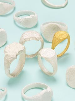 Kim Buck, Out of Focus, 2019. Sølv og 18 karat guld. Foto: Dorte Krogh