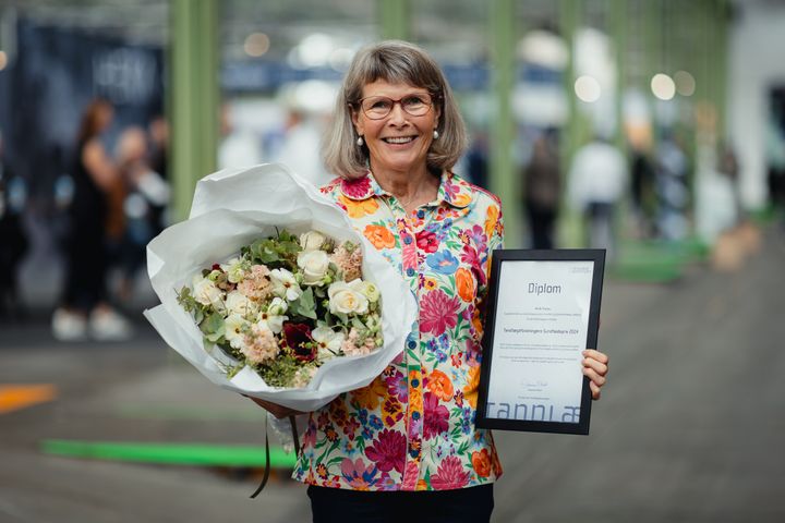 Anita Tracy modtog Sundhedsprisen 2024 på Årskursus 2024.