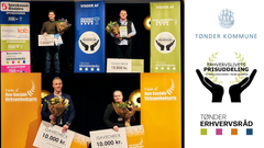 Alt tekst: "Fotocollage af vindere fra Erhvervslivets Prisuddeling 2024. Tre personer står med blomster og præmiechecks på 10.000 kr. Bannere og logoer fra arrangementet og Tønder Kommune i baggrunden."