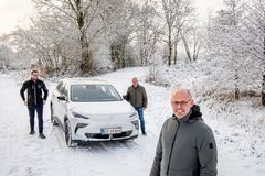 Fra højre mod venstre: Nicolaj Nitzsch (AmpGo), Jørgen Hansen ( Jørgen Hansen Biler) og Thomas Dam (Tønder Kommune)