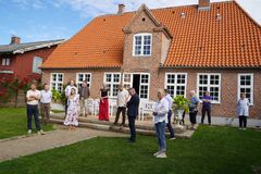 Folk på terrassen