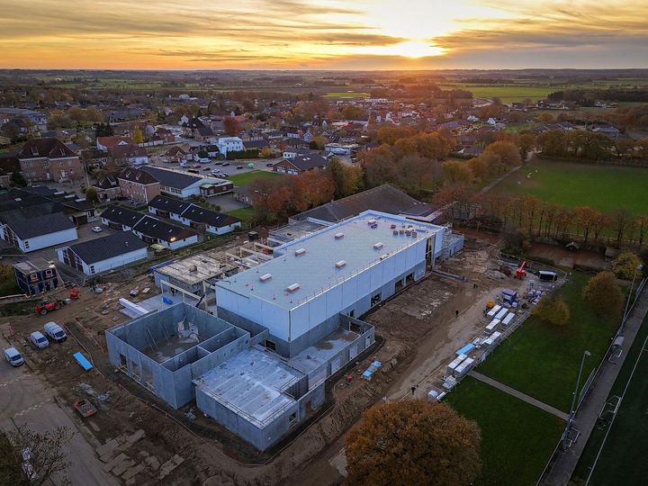 Dronefoto af byggeriet af Toftlund Sport & Fritid