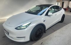 Den fine Tesla model Y Long Range fra 2021 er også at finde på auktionen den 25. maj. Den fremstår i flot stand, sælges under tvang uden mindstepris, så det bliver spændende, hvad den bliver budt op i.