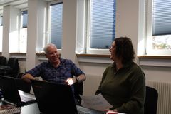 John Køster Schmidt og Saga Sofia bor begge i Ribe Boligforening og deltog på første undervisningsdag. Foto: Lui H. Bruggisser.