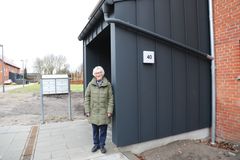 “Jeg glæder mig rigtig meget til at komme tilbage til min gamle lejlighed. Det er jo den bolig, jeg selv har valgt at bo i," siger Mona Madsen, der snart vender tilbage til sin nyrenoverede bolig i Apotekervænget. Foto: Boligkontoret Danmark