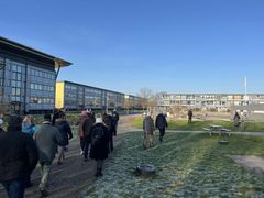 Mere end 100 gåglade borgere var mødt op, da Koldings nye hjertesti blev indviet den 20. januar. Blandt andre holdt borgmester Jakob Ville tale ved indvielsen. Foto: Boligkontoret Danmark