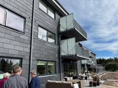 Mere end 100 besøgende deltog i åbent hus, og mange benyttede muligheden for at skrive sig gratis op til en bolig. Foto: Boligkontoret Danmark