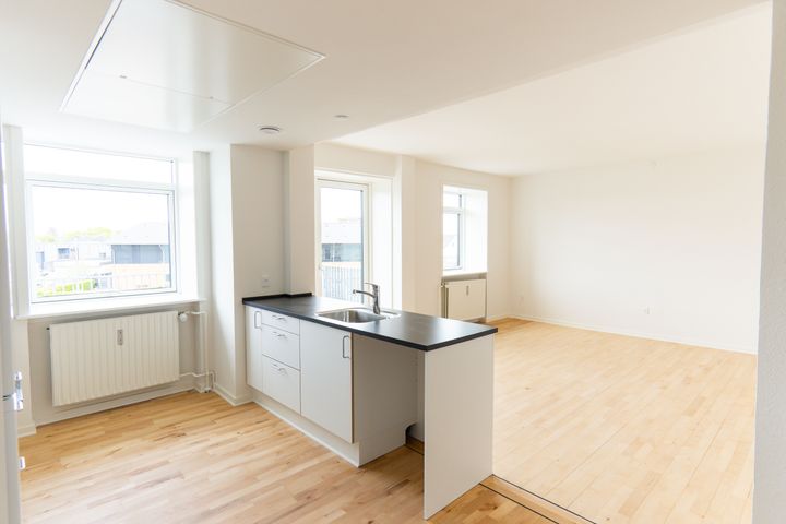 Fuglevænget 8-14 har gennemgået en omfattende renovering, hvor både bygninger og boliger er blevet moderniseret. Foto: Boligkontoret Danmark