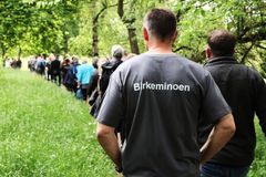 65 deltagere i alderen fra 4 til 82 år deltog i den 14 kilometer lange Birkemino, der fører deltagerne gennem samtlige afdelinger i Boligselskabet Birkebo. Foto: Per Frost Henriksen