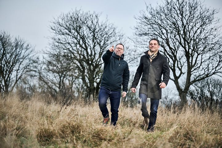 Både programleder for kildefeltsbeskyttelse Mads Søbye Helbo og projektchef Henrik H. Blicher (begge fra DIN Forsyning) glæder sig over, at der er sat skub i beskyttelsen af grundvandet gennem aftalen med KIRKBI.