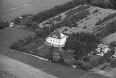 "De Anbragtes Danmarkskortet" bygger på et omfattende samarbejde mellem Rigsarkivet, kommuner og kulturinstitutioner over hele landet. Blandt andet har 47 af landets 54 stadsarkiver bidraget til kortlægningen.