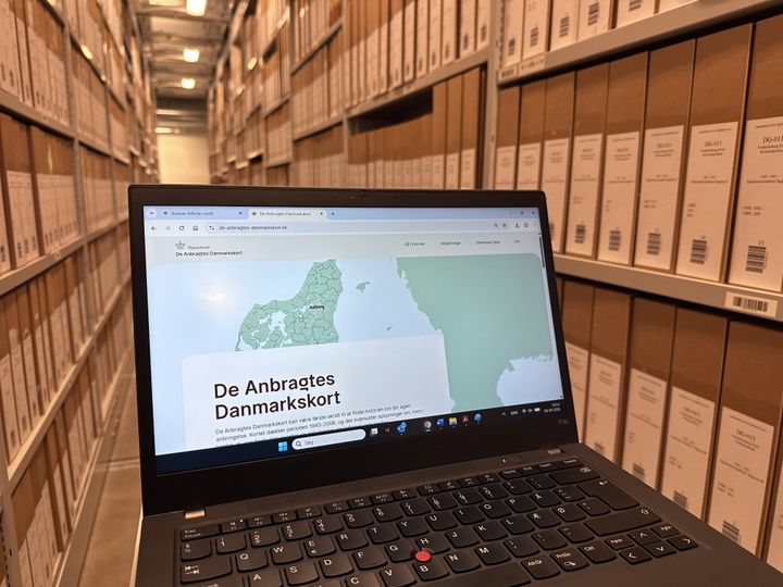 De Anbragtes Danmarkskort kan være første skridt til at finde historien om tidligere anbringelser. Kortet dækker perioden 1945–2006, og det indeholder oplysninger om, hvor i landet, man kan finde dokumenter og oplysninger.