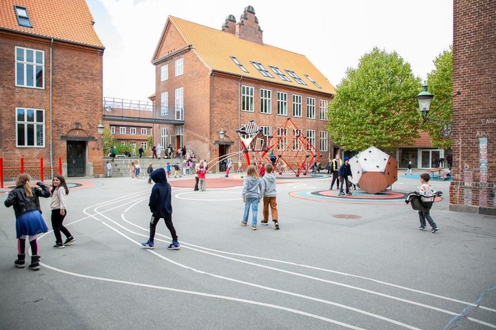 Gamle eksamensbeviser kan blive væk. Nu bliver det lettere at finde dokumentation for gamle skolekarakterer fra grundskolen i Min Kompetencemappe med endnu flere digitale eksamensdata.