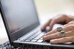 Med udvidelsen af data i Min Kompetencemappe kan borgerne selv hente en digital kopi af deres karakterer fra grundskolen – uden sagsbehandling.