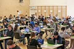 Gamle eksamensbeviser kan blive væk. Nu bliver det lettere at finde dokumentation for gamle skolekarakterer fra grundskolen i Min Kompetencemappe med endnu flere digitale eksamensdata.