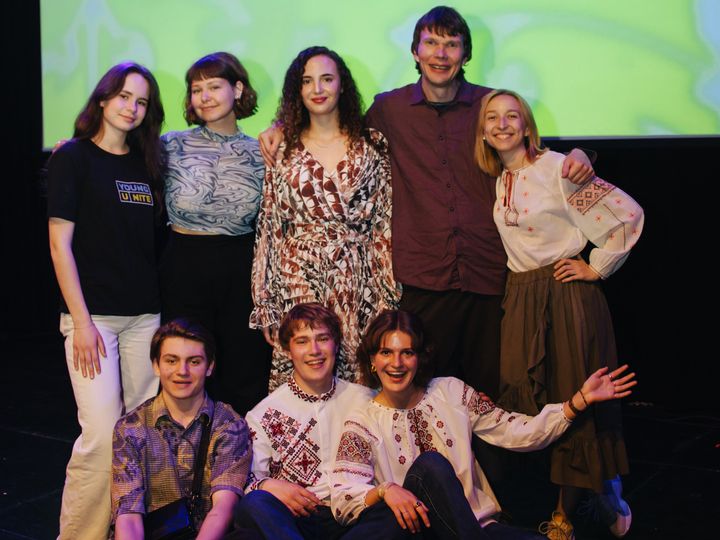 Teater ZeBU's event Young U-nite. Den 2. december mødes de unge ukrainske flygtninge med danske unge, når Crossing Borders og Bevar Ukraine kickstarter et nyt fællesskab.