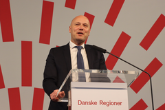 Anders Kühnau holder tale ved Regionernes Politiske Topmøde 2026