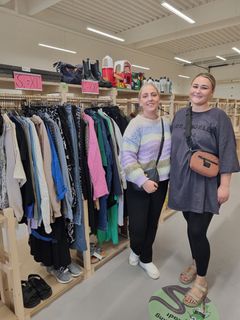 To af de nye standlejere i Kirppu Viborg, er veninderne Emma og Nanna.