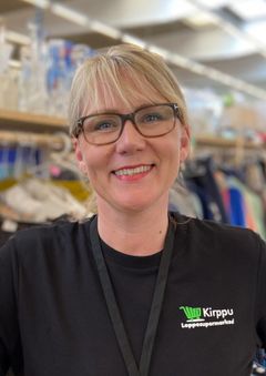 Butikschef Tina Olsen glæder sig til en festlig dag.