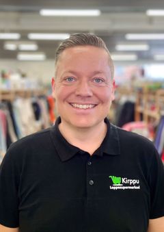 Butikschef Henrik Lunnsgård glæder sig til en festlig dag.