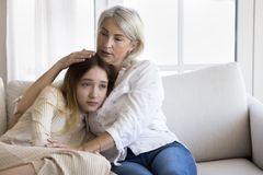 Nu udsender Dansk Sundhedssikring en guide til alle forældre, som kan hjælpe dem til at styrke deres teenageres mentale trivsel.