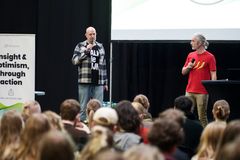 Circular Design Camp på REBOOT forvandlede Odense Congress Center til et kreativt hotspot, hvor studerende og virksomheder udviklede innovative løsninger på cirkulære udfordringer.