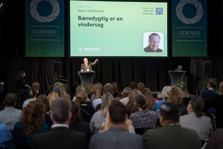 Steen Hildebrandt inspirerede på REBOOT’24 den 20.-21. november på Odense Congress Center med budskabet om, at bæredygtighed er en vindersag – og at handling i dag gør en forskel for fremtiden.