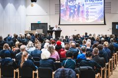 Omkring 200 rengøringsassistenter samledes til oplæg med Jytte Hansen, fælles frokost og messebesøg med kollegerne.