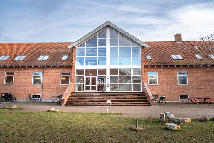Hovedbygning på Vallensbæk Skole.