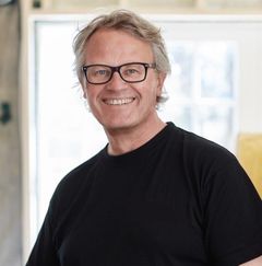 Lars Due er bygningsingeniør, ITC Level III og instruktør og har drevet Isolink siden 2004.