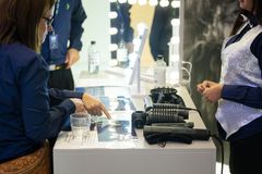 400 Elgiganten-medarbejdere fik hands-on erfaring med alt fra AI-computere og de nyeste smartphones og watches til ’smart’ ringe og multifunktionelle køkkenprodukter. Foto: Page7 Photo